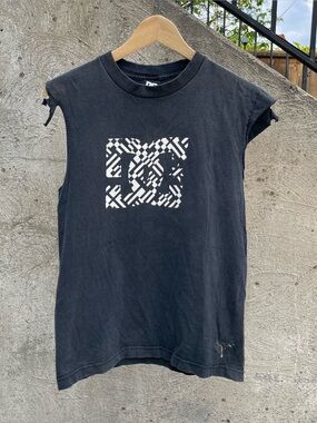 Super cool y2k DC Shoes skater cutoff tank top size men’s small